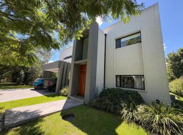 Casa · 246m² · 7 Ambientes · 4 Cocheras · Casa Premium Barrio Privado