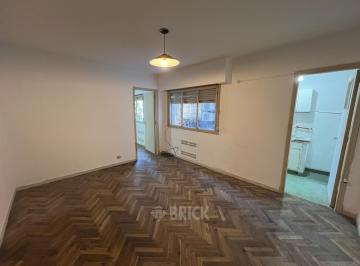 Departamento · 33m² · 2 Ambientes · (A Refaccionar) Sarmiento Al 1300 - Luminoso Apto Profesional
