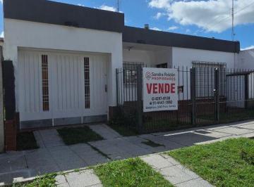 Casa de 6 ambientes, Florencio Varela · Casa con 242 m² en Venta con 3 Habitaciones en Florencio Varela, Excelente Ubicación