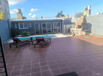 Casa de 8 ambientes, Córdoba · Venta Casa 4 Dorm. + Departamento, Barrio Las Flores