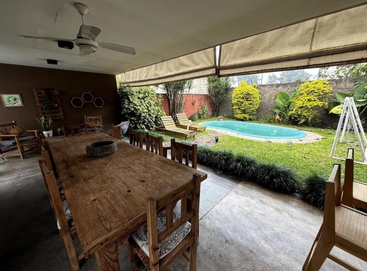 Casa · 390m² · 3 Ambientes · 2 Cocheras