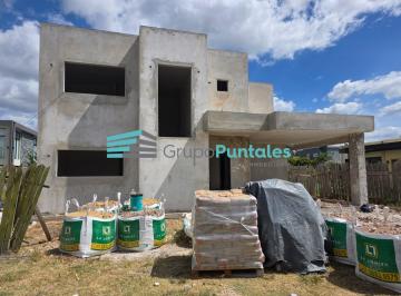 Casa · 180m² · 5 Ambientes · 2 Cocheras · Casa en Lagos de Canning a Estrenar con 4 Dorm. y Piscina Entrega en Agosto 2026