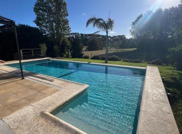 Casa · 300m² · 6 Ambientes · Chalet 6amb. con Parque, Piscina Climatizada
