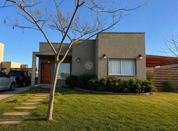 Casa · 102m² · 4 Ambientes · 1 Cochera · Casa en Venta en Santa Elena, Pilar del Este, Pilar