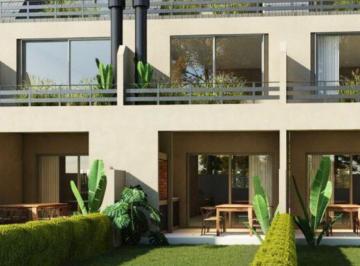 Casa · 162m² · 4 Ambientes · 2 Cocheras · Triplex 4 Ambientes con Terraza y Pileta Propia.