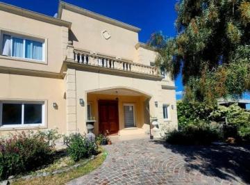 Casa · 222m² · 6 Ambientes · Casa Chalet en Venta en San Sebastian, Escobar, G. B. a. Zona Norte