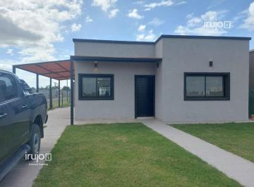 Casa · 85m² · 3 Ambientes · 3 Cocheras · Casa Apto Credito en Laguna Azul - Casa con Permuta - Casa en Laguna Azul con Financiación