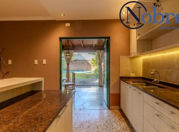 Casa · 153m² · 4 Ambientes · 2 Cocheras · Venta Casa 4 Ambientes con Galeria y Pileta en Haedo.