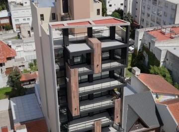 Departamento · 62m² · 2 Ambientes · 1 Cochera · Semipiso Premium de 2 Ambientes con Terraza y Parrilla Propia | Zona Aldrey/guemes
