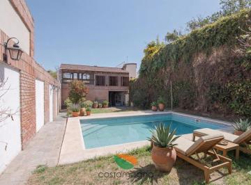 Casa · 237m² · 4 Ambientes · 2 Cocheras · Casa con Pileta en General Paz.