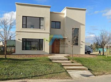 Casa · 205m² · 6 Ambientes · 3 Cocheras · Casa en Venta en El Naudir, Escobar, G. B. a. Zona Norte
