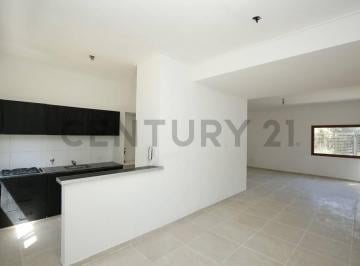 Casa · 92m² · 3 Ambientes · 2 Cocheras · Casa a Estrenar en Venta en Gonnet 2 Dorm.