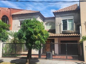 Casa · 241m² · 5 Ambientes · 3 Cocheras · Casa 5 Amb 291 m² Edificados Sobre Lote de 428 m² - Moron