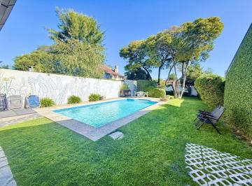 Casa · 182m² · 5 Ambientes · 1 Cochera · Casa Cinco Ambientes
