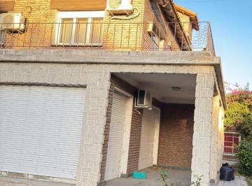 Casa · 256m² · 6 Dormitorios · 1 Cochera · Casa en Villa Regina