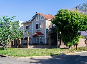 Casa · 288m² · 7 Ambientes · Casa Venta en Caseros Al 1700 Lomas de Zamora