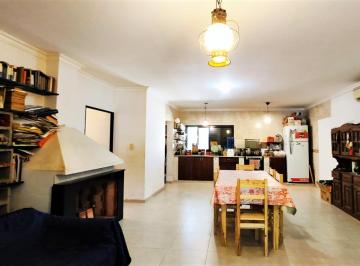 Casa de 10 ambientes, Sauce Viejo · Doble Casa, Doble Oportunidad en Sauce Viejo.