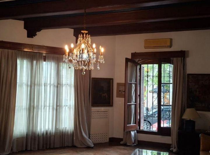 Casa · 430m² · 11 Ambientes · 1 Cochera