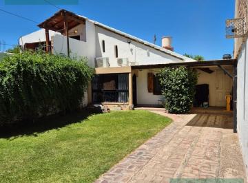 Casa · 4 Ambientes · 2 Cocheras · Casa en Neuquen