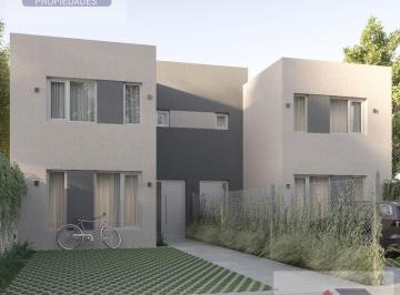 PH · 123m² · 4 Ambientes · 1 Cochera · PH en Cipolletti
