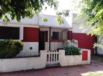 Casa · 127m² · 3 Ambientes · 1 Cochera · Casa 3 Ambientes Apto Crédito con Cochera y Parque