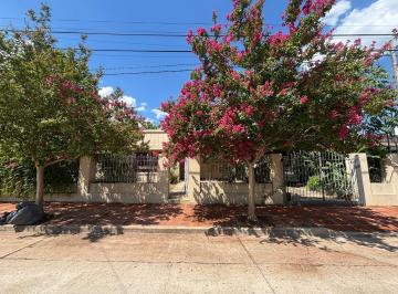 Casa · 198m² · 4 Ambientes · 1 Cochera · Casa en Venta B° Granja de Funes
