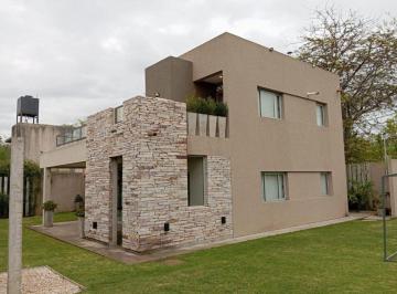 Casa · 176m² · 4 Ambientes · 2 Cocheras · Casa en Venta Ciy Bell