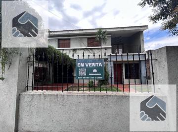 Casa · 212m² · 5 Ambientes · 1 Cochera · Casa - Cordoba Capital de 4 Habitación y Cochera Para 3 Autos