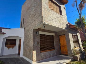 Casa · 237m² · 9 Ambientes · 1 Cochera · Casa en Venta