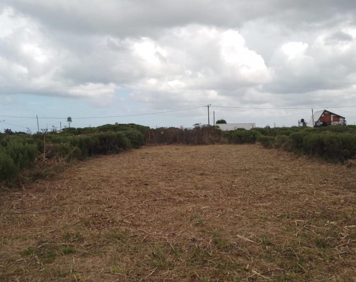 Lote 305m² en San Eduardo de Chapadmalal, con pilar de luz instalado