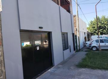 Casa de 3 ambientes, La Plata · Hermosa Casa Apta Banco. Garage y 2 Dorm.