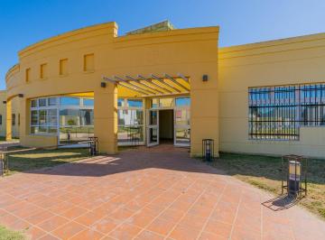 Edificio · 1690m² · Edificio - Clinica - Conultorios - Parque - Necochea
