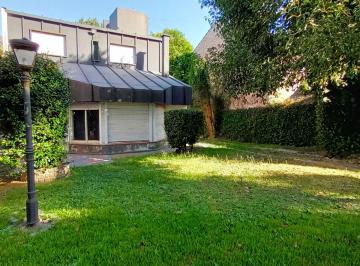 Casa de 5 ambientes, San Isidro · Venta: Oportunidad, Casa Para Reciclar, Lomas de San Isidro. 380 m de Lote, 160 m Cubiertos.
