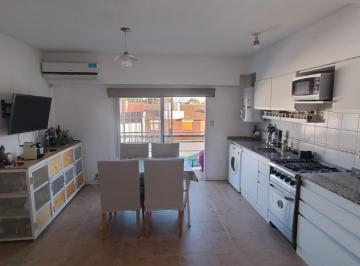 PH · 44m² · 2 Ambientes · 1 Cochera · PH de 2 Ambientes en Venta en Florida Oeste