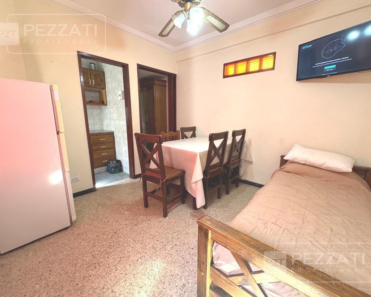 Departamento de 2 ambientes ubicado a 20 mts de la Av. Colon y de la Plaza Colon con vista al mar
