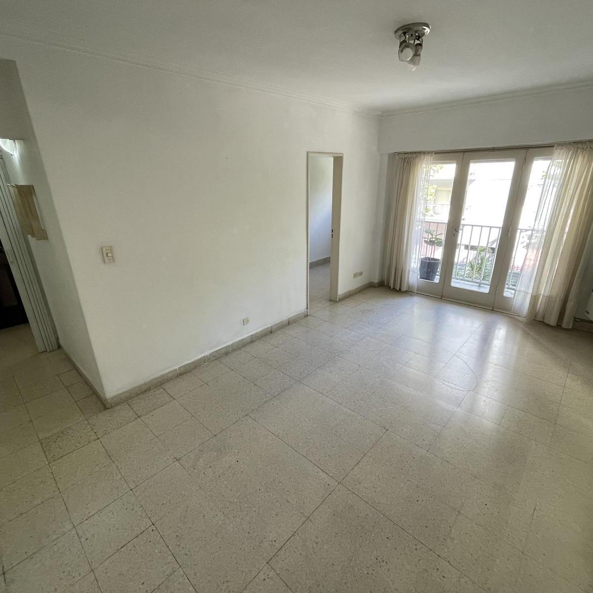 Venta departamento de 3 ambientes más dependencia en zona Plaza Mitre