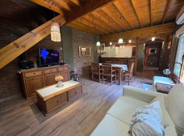 Casa · 142m² · 4 Ambientes · 2 Cocheras · Casa en PH a 50 m de Av H. Yrigoyen