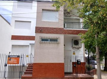 Casa · 220m² · 4 Ambientes · 1 Cochera · Casa en Venta 4 Ambientes Garaje Patio El Palomar