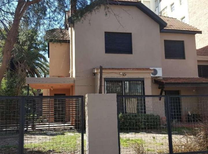Casa · 300m² · 1 Ambiente · 1 Cochera