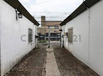 Casa · 16m² · 3 Ambientes · Venta Departamento en Castelar Norte - 3 Ambientes con Cochera y Patio