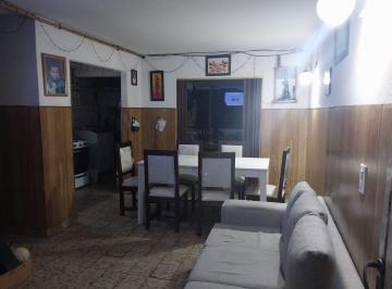 Departamento · 61m² · 4 Ambientes · Venta Amplio Departamento Primer Piso a La Calle