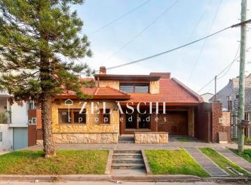 Casa · 112m² · 3 Dormitorios · 2 Cocheras · Casa en Venta: Calle Curtis, Ciudad Jardín Lomas del Palomar