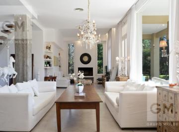 Casa · 247m² · 5 Ambientes · 2 Cocheras · Casa en Venta con Pileta, Parrilla y Cochera en Campos de Roca I
