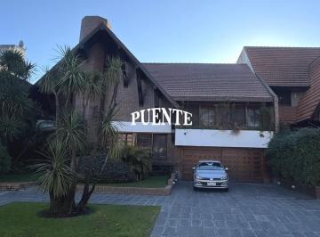 Casa · 420m² · 7 Ambientes · 4 Cocheras · Casa en Banfield Oeste