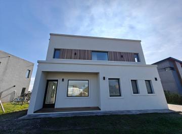 Casa · 135m² · 5 Ambientes · 2 Cocheras · Casa en Venta Dos Plantas Pilar del Este Santa Elisa