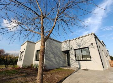 Casa · 152m² · 5 Ambientes · 2 Cocheras · Casa en Venta Dos Plantas Pilar del Este Santa Elena