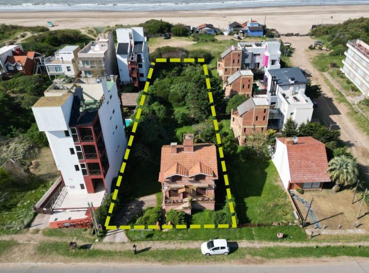 Terreno · 1400m²
