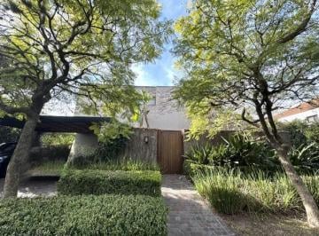 Casa · 321m² · 6 Ambientes · 2 Cocheras · Conquipropiedades - Venta - Casa - Laguna del Sol