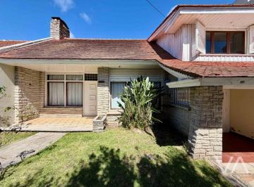 Casa de 4 ambientes, Mar del Plata · Chalet con 3 Dormtorios. Jardín. Chauvín.