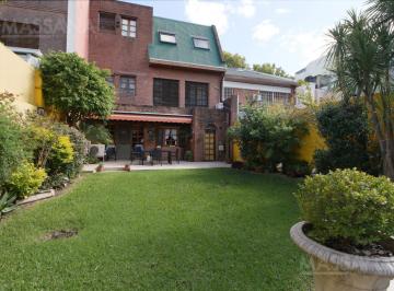 Casa · 496m² · 6 Ambientes · 3 Cocheras · Casa en Villa Devoto con Jardin, piscina y Cochera.